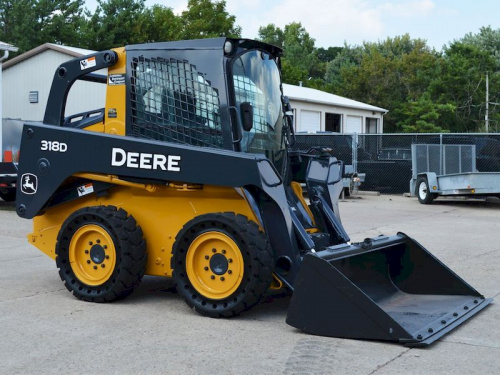 Аренда мини погрузчика John Deere 318D